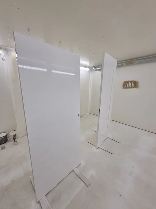 Latex Spuiten Uithoorn - Spuitcabine - Deuren wit