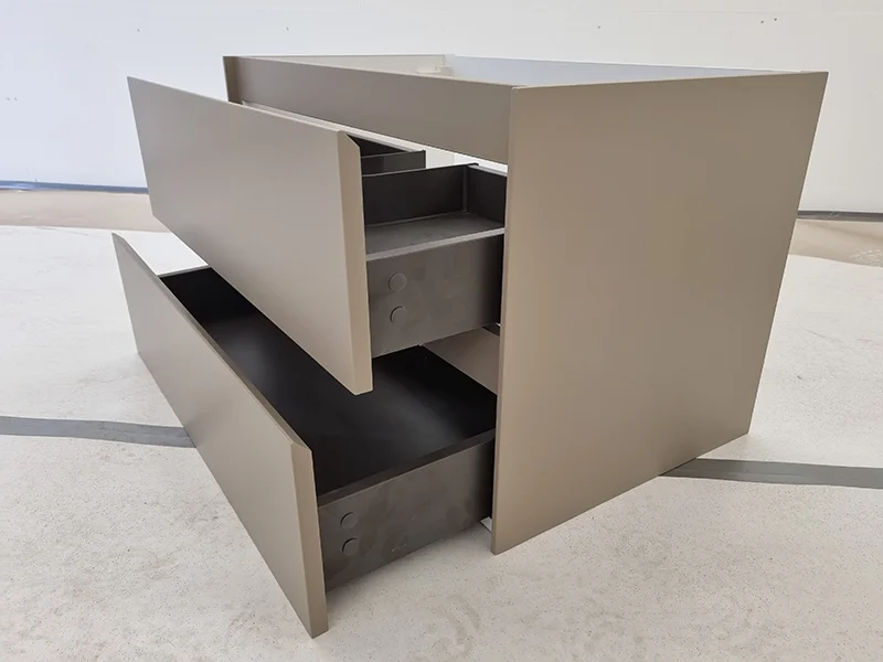 Latex Spuiten Uithoorn - Spuitcabine - Kleine ladenkast