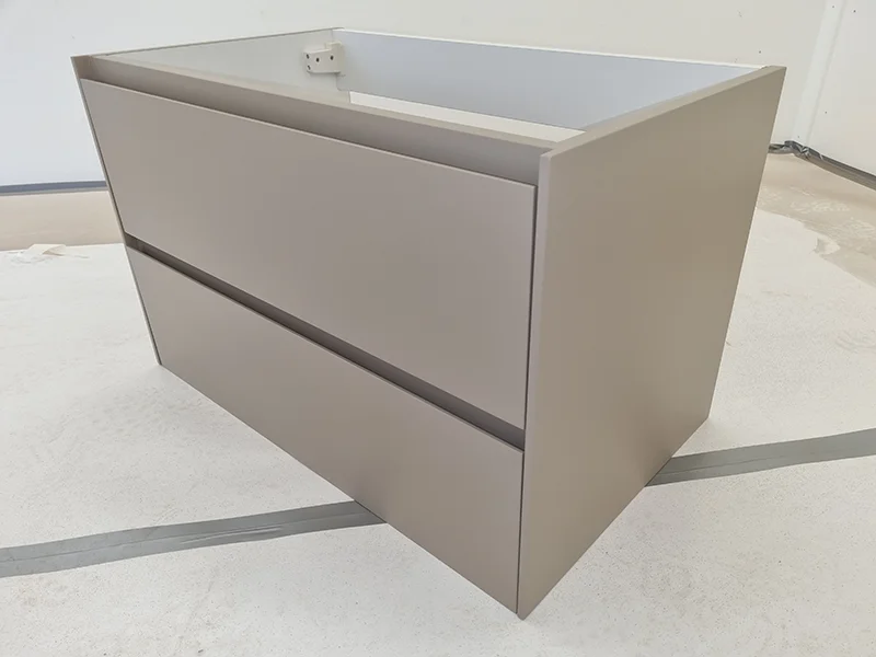 Latex Spuiten Uithoorn - Spuitcabine - Kleine ladenkast