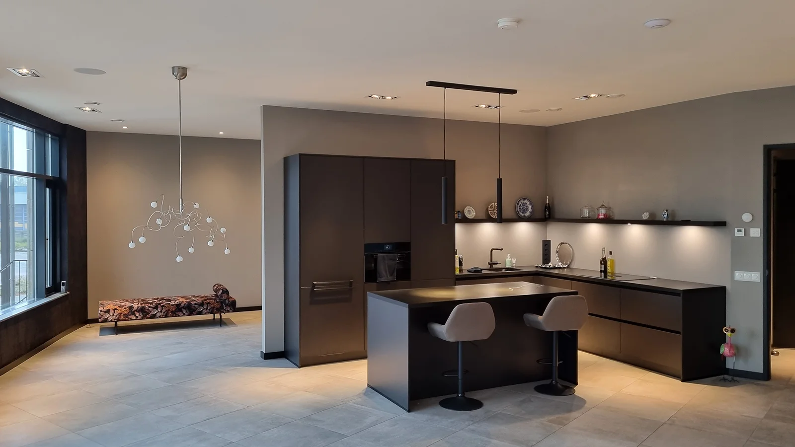 Voor wie Latex Spuiten Uithoorn werkt: particlieren, VvE, aannemers en woningbouw